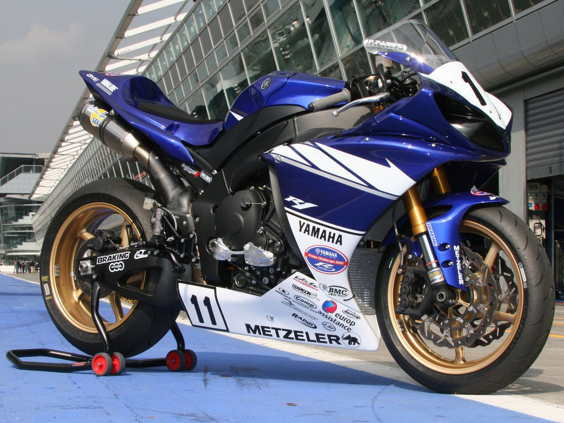 Yamaha R Serija