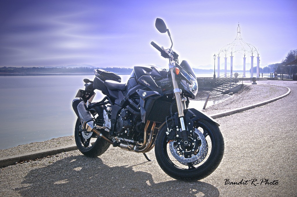 Suzuki GSR 750