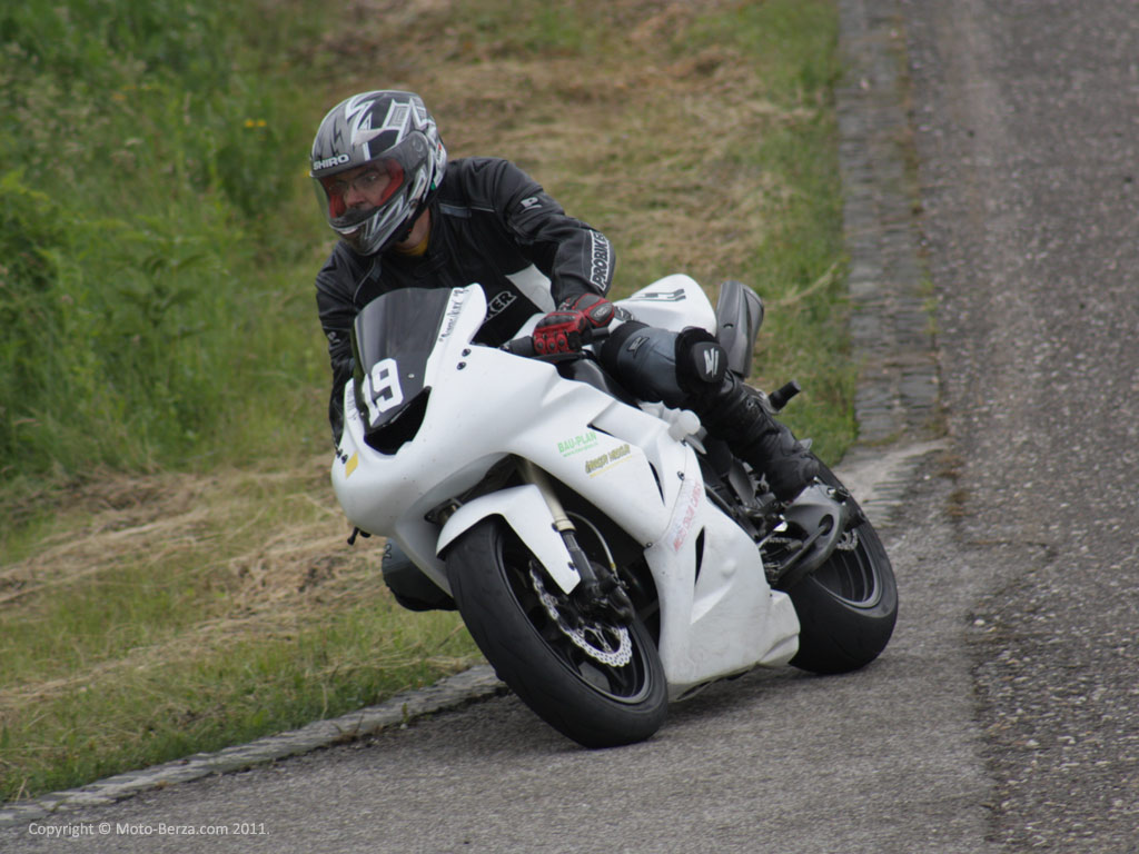 Klasa 1000 moto hepening