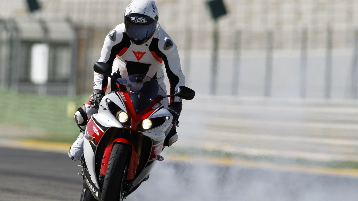 Yamaha R12012