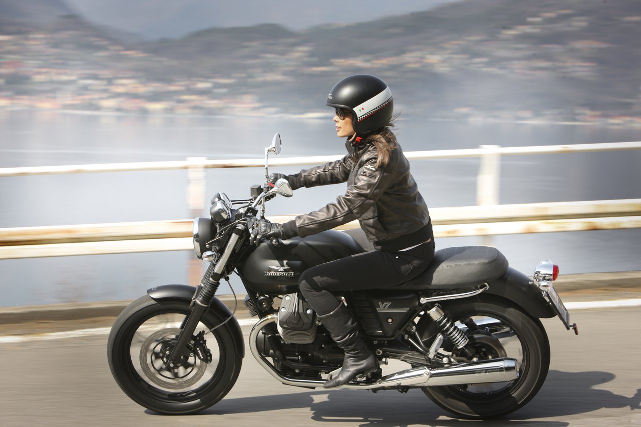 Moto Guzzi V7 Stone