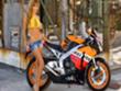 Sexy devojka i motocikl