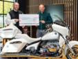 Prodat BMW motocikl s potpisom pape