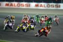 MOTO GP - STONER SLAVIO NA PRVOJ TRCI POD SVETLOU REFLEKTORA