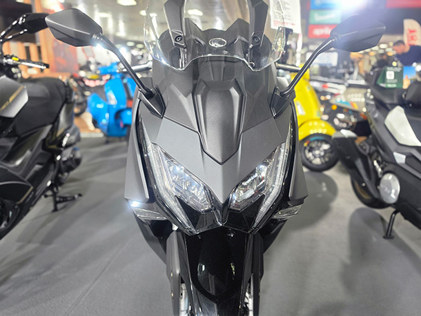 Kymco-AK-575-Premium