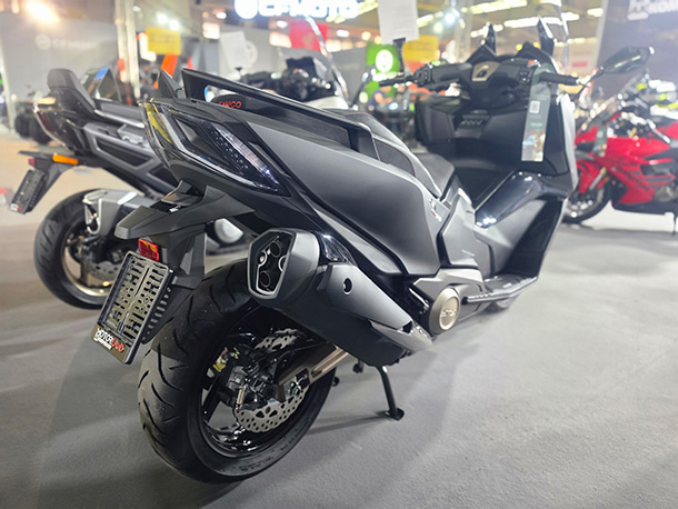 Kymco-AK-575-Premium