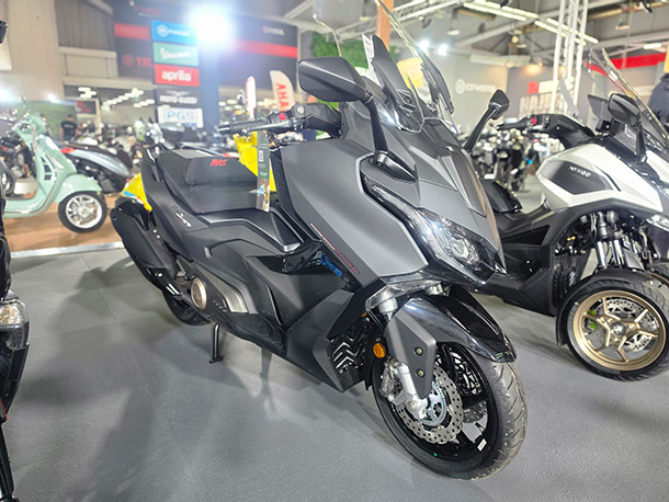 Kymco-AK-575-Premium