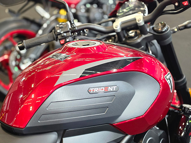 Novi-Triumph-Trident-800