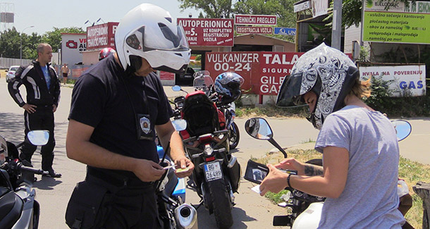 policija na motorima